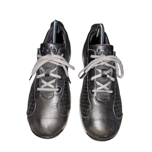 Dansko Women's Hillary Silver Leather Walking Shoe Size 40 (9.5-10) - Picture 1 of 9